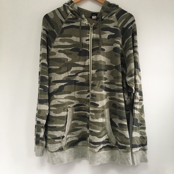 torrid Tops - NWOT 1X Torrid Camo print Zip Up Hoodie camouflage